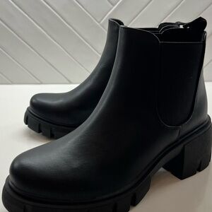 Black Chunky Chelsea Boots